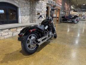 Harley-Davidson® Softail™ Standard 2024 FXST VIVID BLACK thumb 3