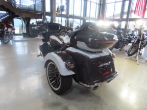 2026 Harley-Davidson® Street Glide 3 Limited FLHLT thumb 1