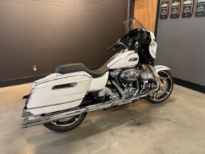 2024 Harley-Davidson® Street Glide® White Onyx Pearl thumb 2