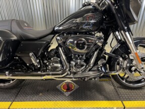 2026 Harley-Davidson® Street Glide® Midnight Ember Chrome Trim thumb 3