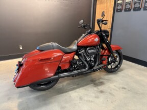 2025 Harley-Davidson® Road King® Special Whiskey Fire thumb 2