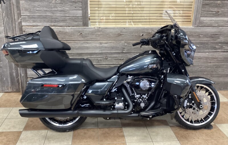 2026 Harley-Davidson® Street Glide Limited Iron Horse Metallic Black Trim