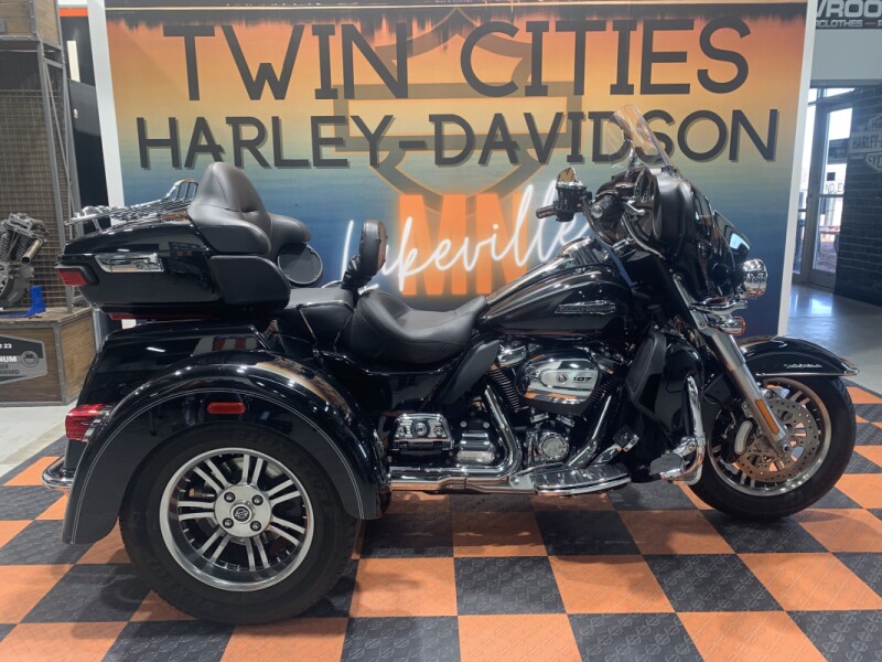 2017 Harley-Davidson Tri Glide Ultra FLHTCUTG