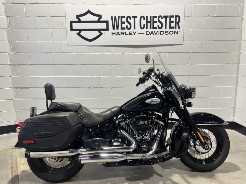 2021 Harley-Davidson® Heritage Classic 114 Vivid Black FLHCS