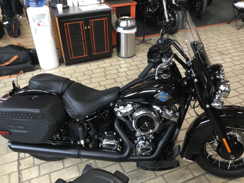 2025 Harley-Davidson® Heritage Classic Vivid Black w/Laced Wheels