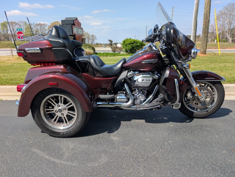 2019 Harley-Davidson® Tri Glide® Ultra Twisted Cherry