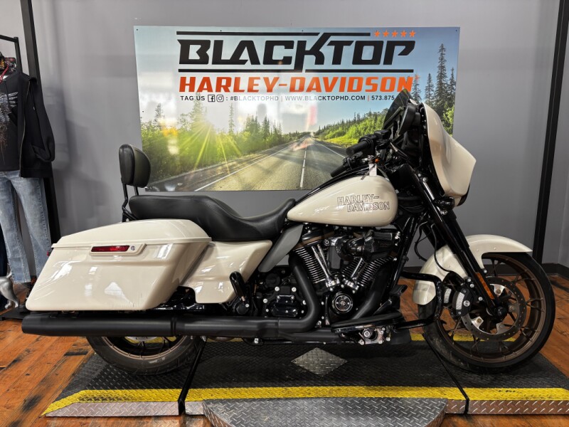 2023 Harley-Davidson® Street Glide® ST WHITE SAND PRL