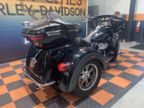 2017 Harley-Davidson Tri Glide Ultra FLHTCUTG thumb 3