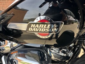 2023 Harley-Davidson Tri Glide Ultra Trike FLHTCUTG thumb 3