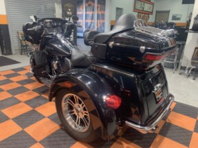 2017 Harley-Davidson Tri Glide Ultra FLHTCUTG thumb 1