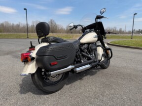 2022 Harley-Davidson® Heritage Classic 114 White Sand Pearl thumb 1