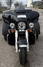 Harley-Davidson Tri Glide Ultra 2023 FLHTCUTG 851684 BLACK W/ PINSTRIPE thumb 3