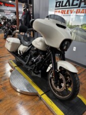 2023 Harley-Davidson® Street Glide® ST WHITE SAND PRL thumb 1
