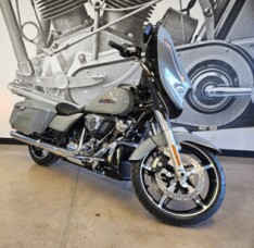2026 Street Glide® FLHX thumb 2