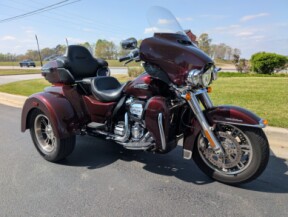 2019 Harley-Davidson® Tri Glide® Ultra Twisted Cherry thumb 3