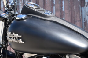 2015 Harley-Davidson® Street Bob® FXDB thumb 2