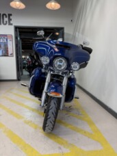 2016 Harley-Davidson® Electra Glide® Ultra Classic™ - Superior Blue thumb 3