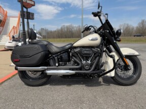2022 Harley-Davidson® Heritage Classic 114 White Sand Pearl thumb 2