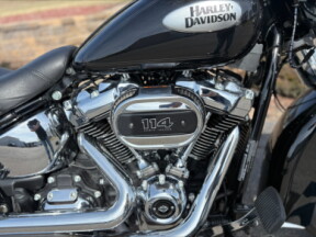 2024 Harley-Davidson® Heritage Classic Vivid Black thumb 2