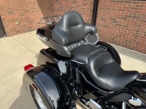 2023 Harley-Davidson Tri Glide Ultra Trike FLHTCUTG thumb 0