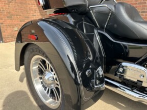 2023 Harley-Davidson Tri Glide Ultra Trike FLHTCUTG thumb 1