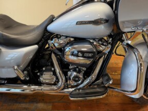 2023 Harley-Davidson Road Glide thumb 2