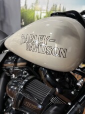 2023 Harley-Davidson® Street Glide® ST WHITE SAND PRL thumb 3
