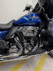 2016 Harley-Davidson® Electra Glide® Ultra Classic™ - Superior Blue thumb 1