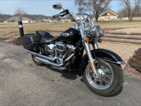 2024 Harley-Davidson® Heritage Classic Vivid Black thumb 3