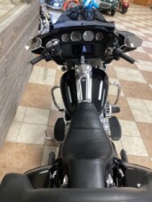 2019 Harley-Davidson® Electra Glide® Standard Vivid Black thumb 2