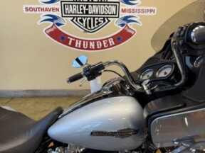 2023 Harley-Davidson Road Glide thumb 3