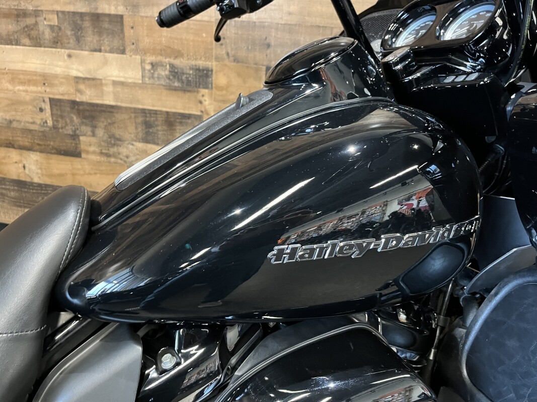 2022 Harley-Davidson® Road Glide® Limited Vivid Black - Black Finish FLTRXS, photo 6