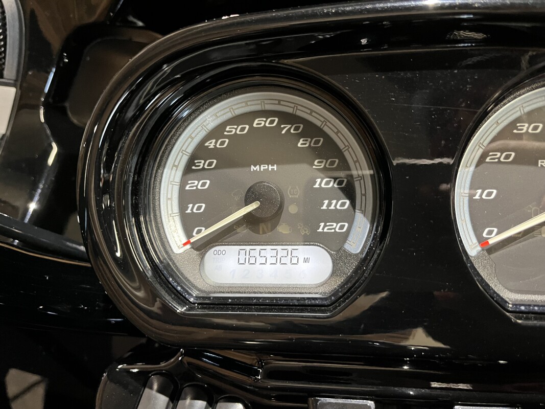 2022 Harley-Davidson® Road Glide® Limited Vivid Black - Black Finish FLTRXS, photo 10