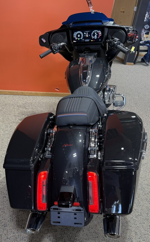 2026 Harley-Davidson® Street Glide® Midnight Ember Chrome Trim, photo 7