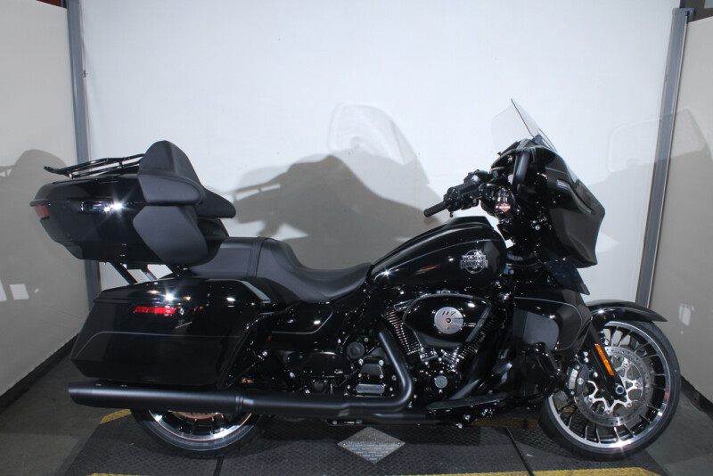 2026 Harley-Davidson Street Glide Limited Grand American Touring FLHXL