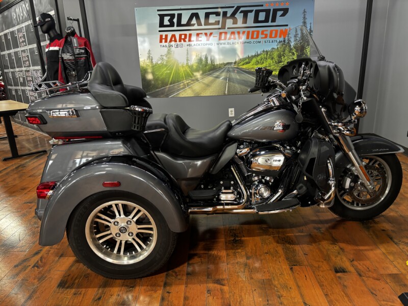2022 Harley-Davidson® Tri Glide® Ultra GNT GRY MTL/BLK W/ PINSTRIP