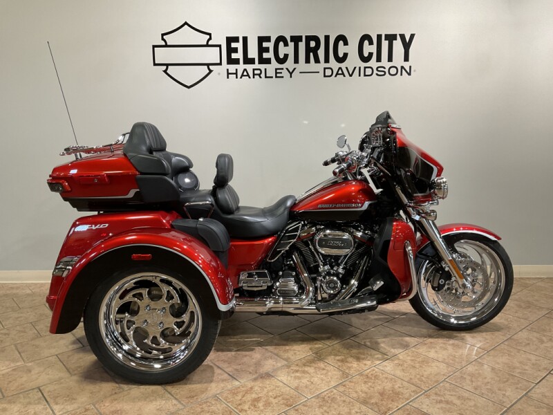 2021 Harley-Davidson® CVO™ Tri Glide® Sunset Orange & Sunset Black  FLHTCUTGSE