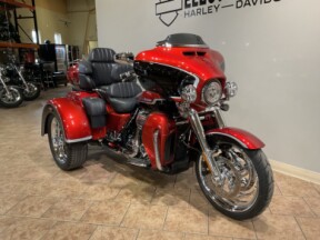 2021 Harley-Davidson® CVO™ Tri Glide® Sunset Orange & Sunset Black  FLHTCUTGSE thumb 2