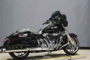2023 Harley-Davidson® Street Glide® FLHX thumb 2