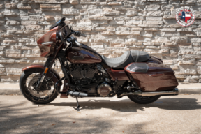2024 Harley-Davidson® CVO™ Street Glide® FLHXSE thumb 3