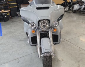 FLHTCUTG 2024 Tri Glide™ Ultra thumb 3