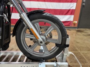 Harley-Davidson® Softail® Standard 2023 FXST BLACK thumb 2