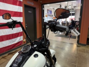 Harley-Davidson® Road King® Special 2019 FLHRXS BNVL SALT DENIM thumb 0