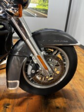 2022 Harley-Davidson® Tri Glide® Ultra GNT GRY MTL/BLK W/ PINSTRIP thumb 0