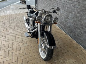 2018 Harley-Davidson® Deluxe Vivid Black thumb 0