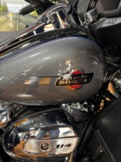 2022 Harley-Davidson® Tri Glide® Ultra GNT GRY MTL/BLK W/ PINSTRIP thumb 2