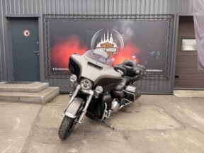 2019 Harley-Davidson® Ultra Limited Industrial Gray Denim/Black Denim thumb 3