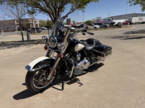 2022 Harley-Davidson® Police Road Glide® BLACK & WHITE thumb 0