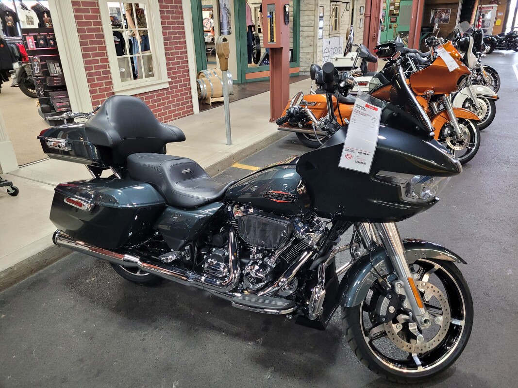 2025 Harley-Davidson® Road Glide® Iron Horse Metallic