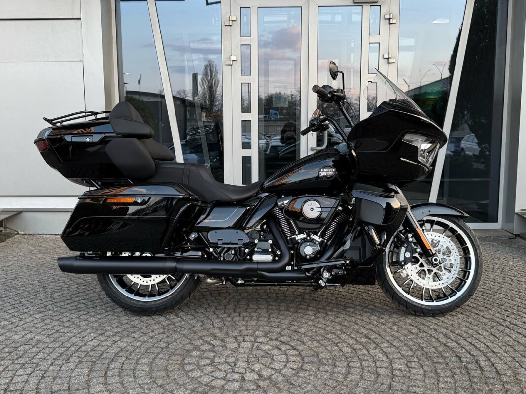 2026 Harley-Davidson® Road Glide Limited Vivid Black Black Trim